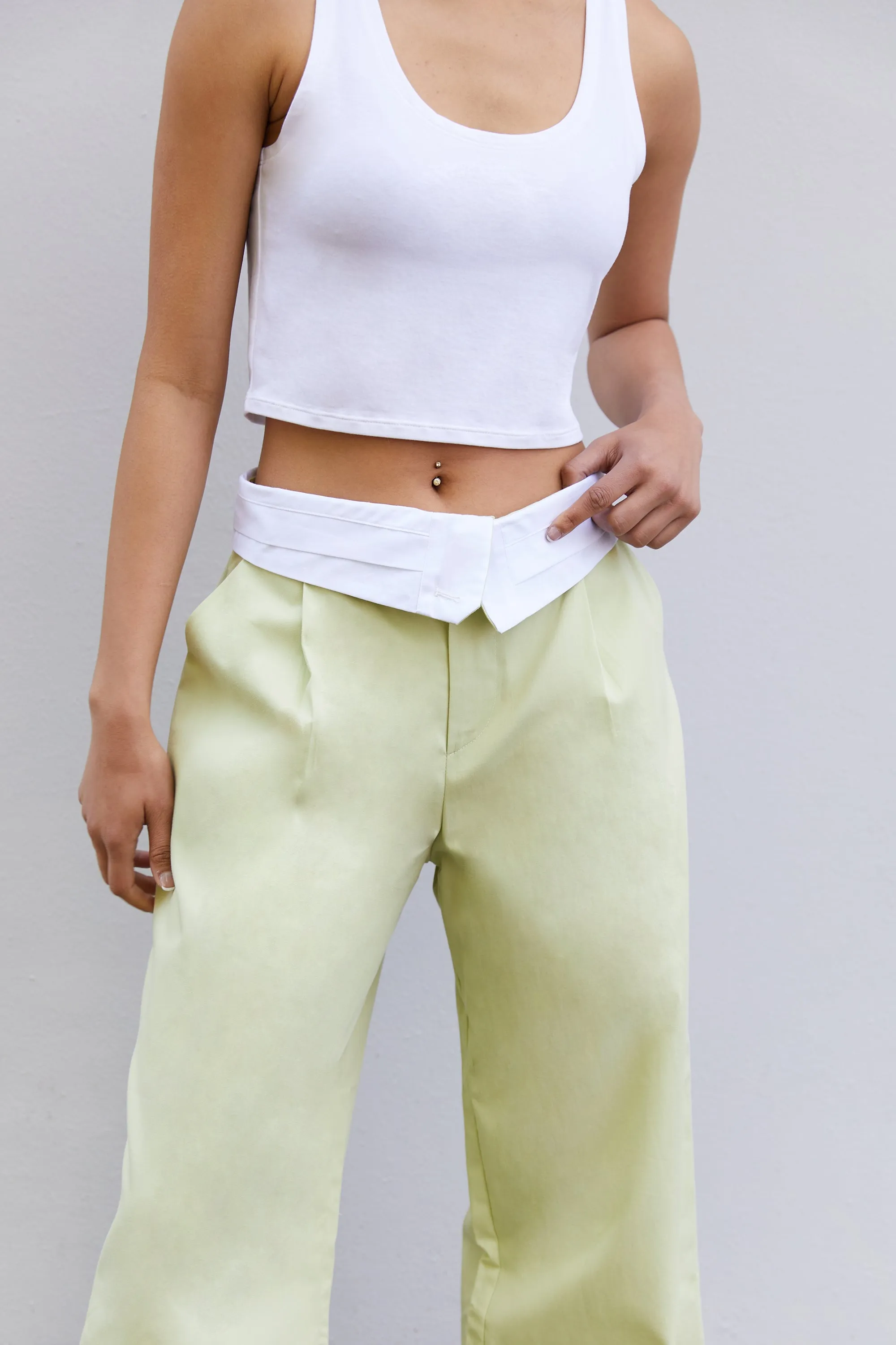 HIGH-RISE WAIST PANT