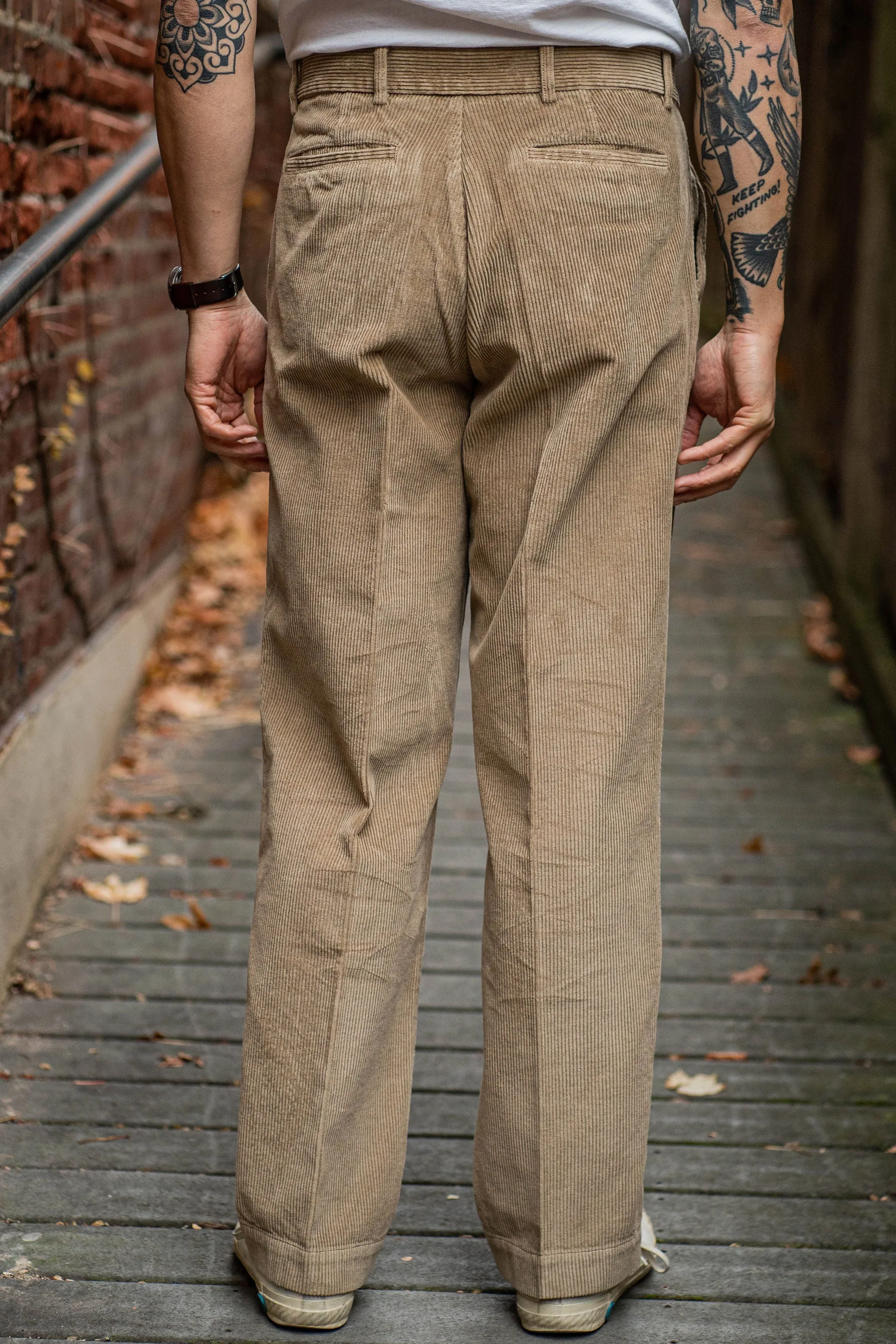 Knickerbocker Corduroy Town Pant - Khaki