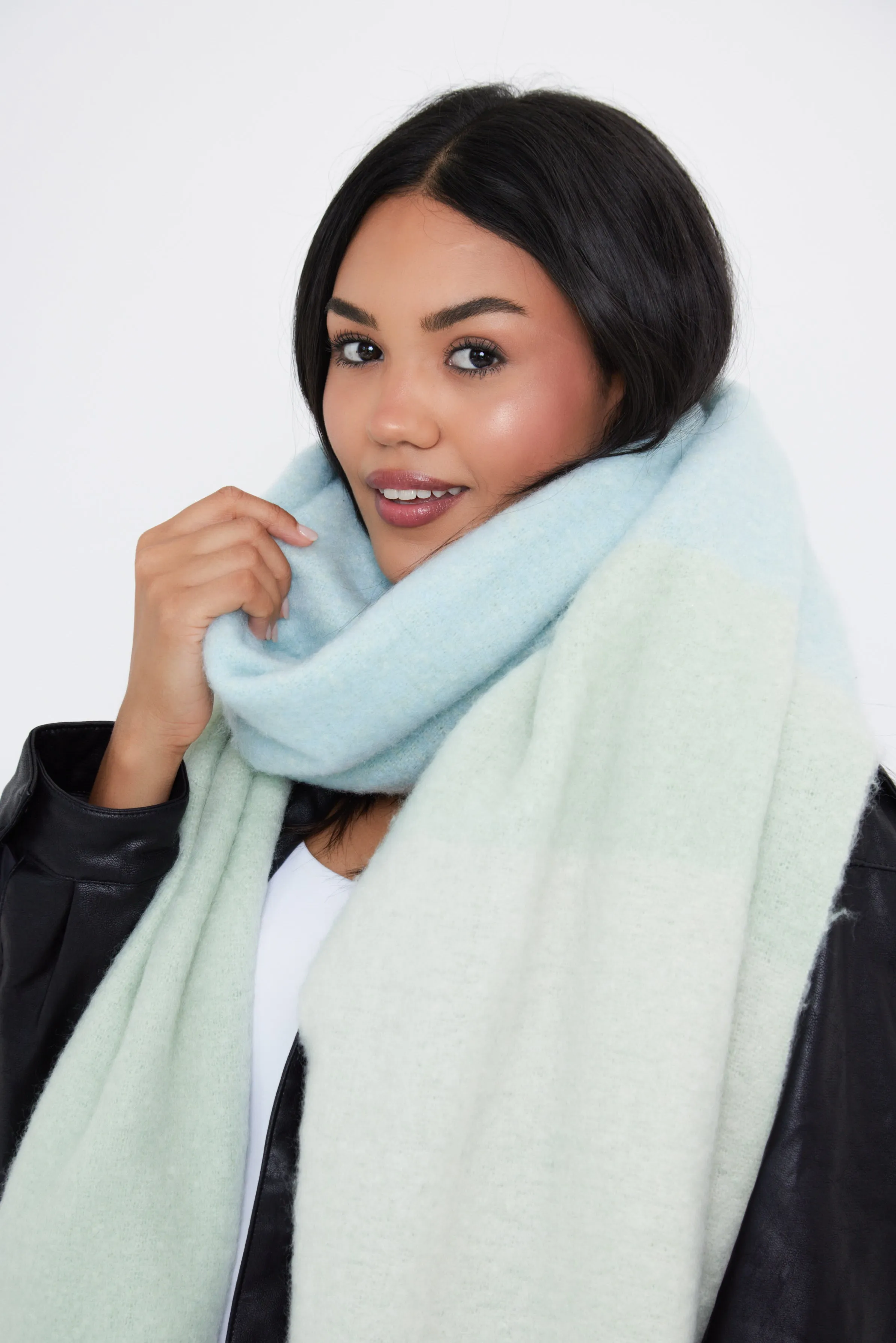 Oversized Chunky Blanket Stripe Scarf in Blue and Green