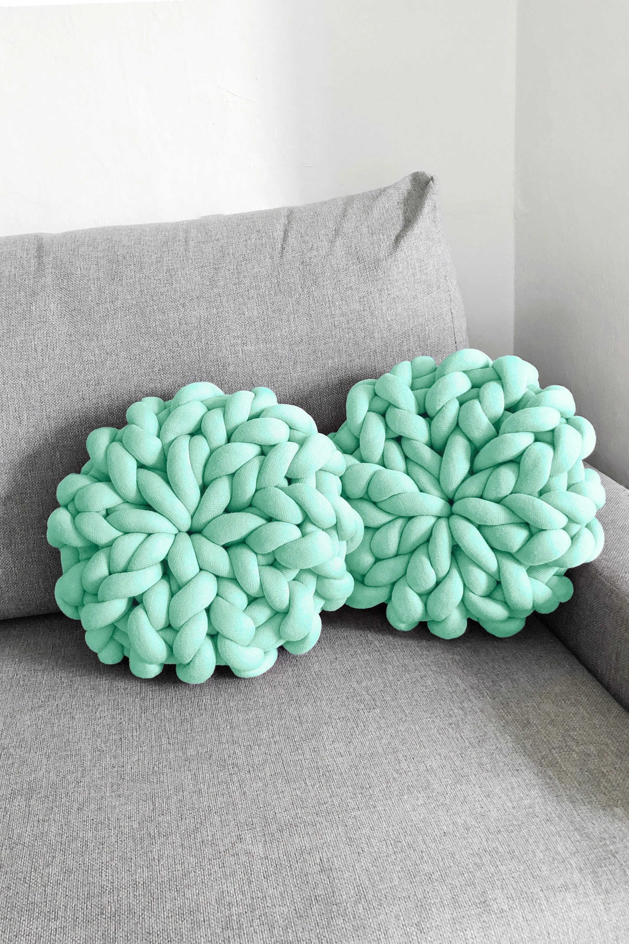 Tube yarn cushions set of 2