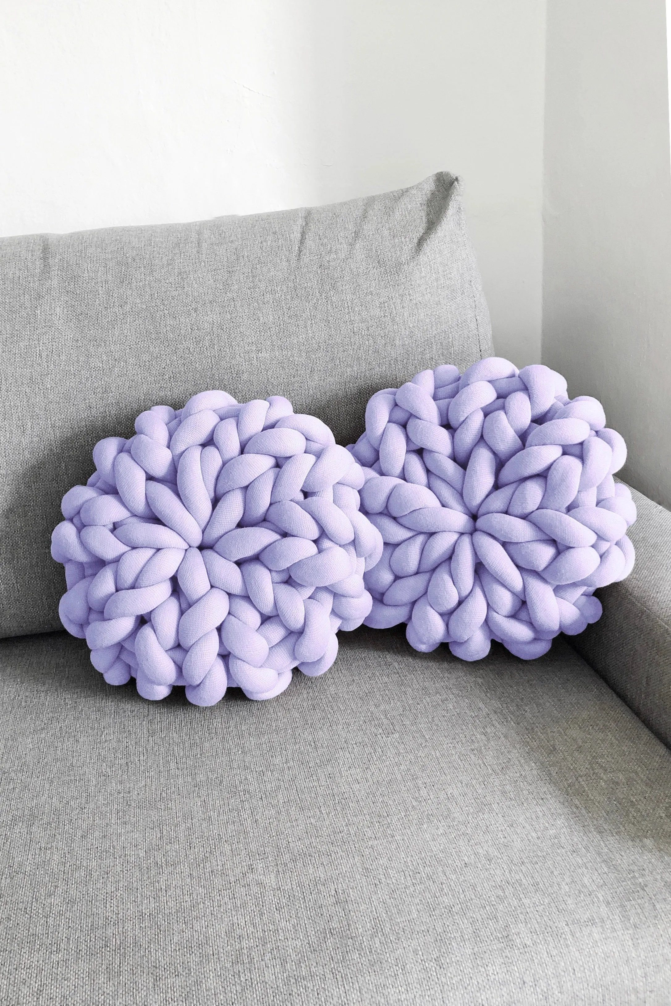 Tube yarn cushions set of 2