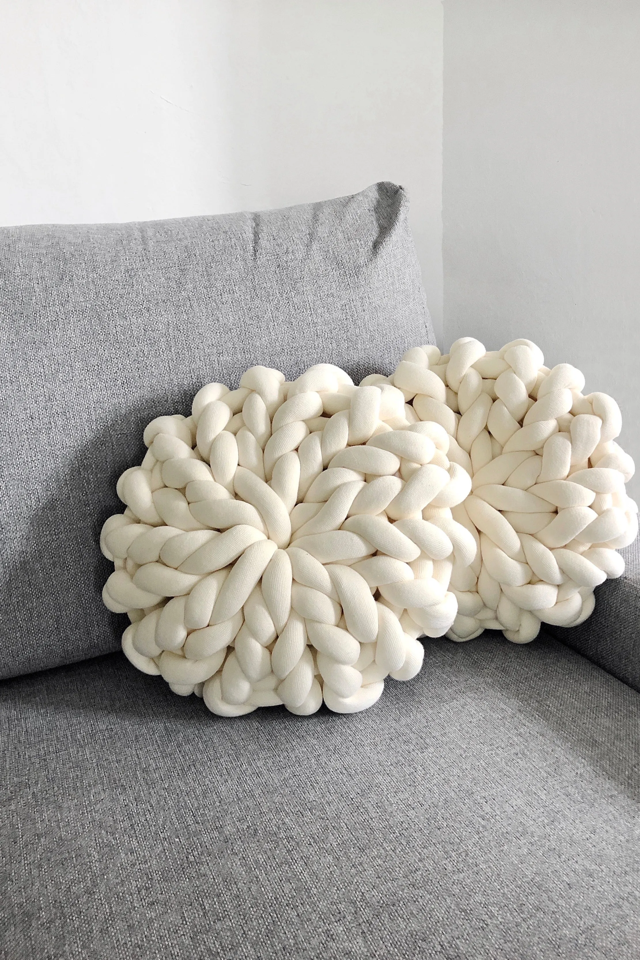 Tube yarn cushions set of 2