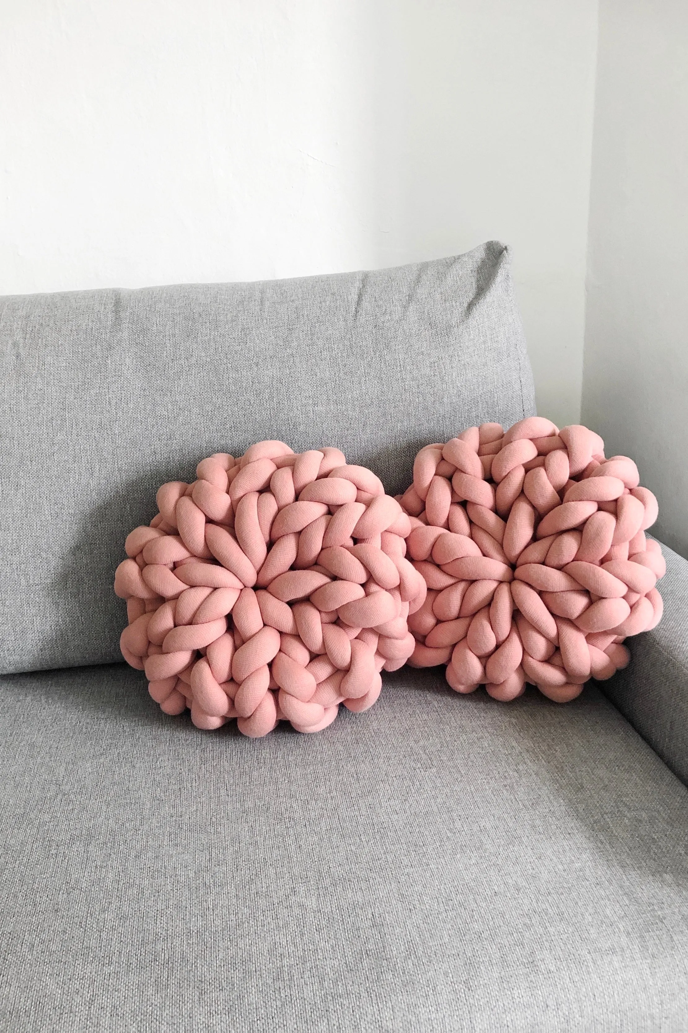 Tube yarn cushions set of 2