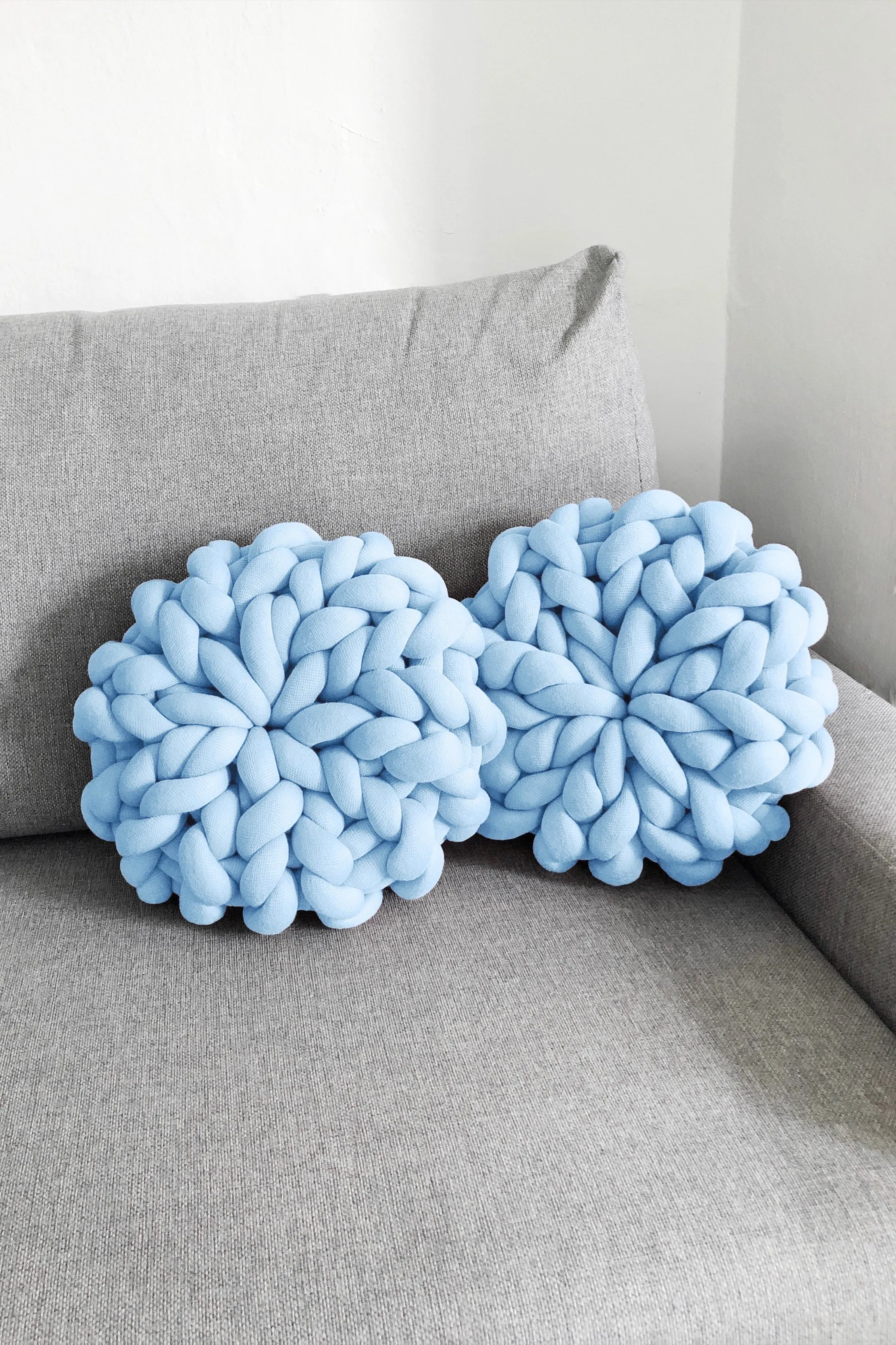 Tube yarn cushions set of 2