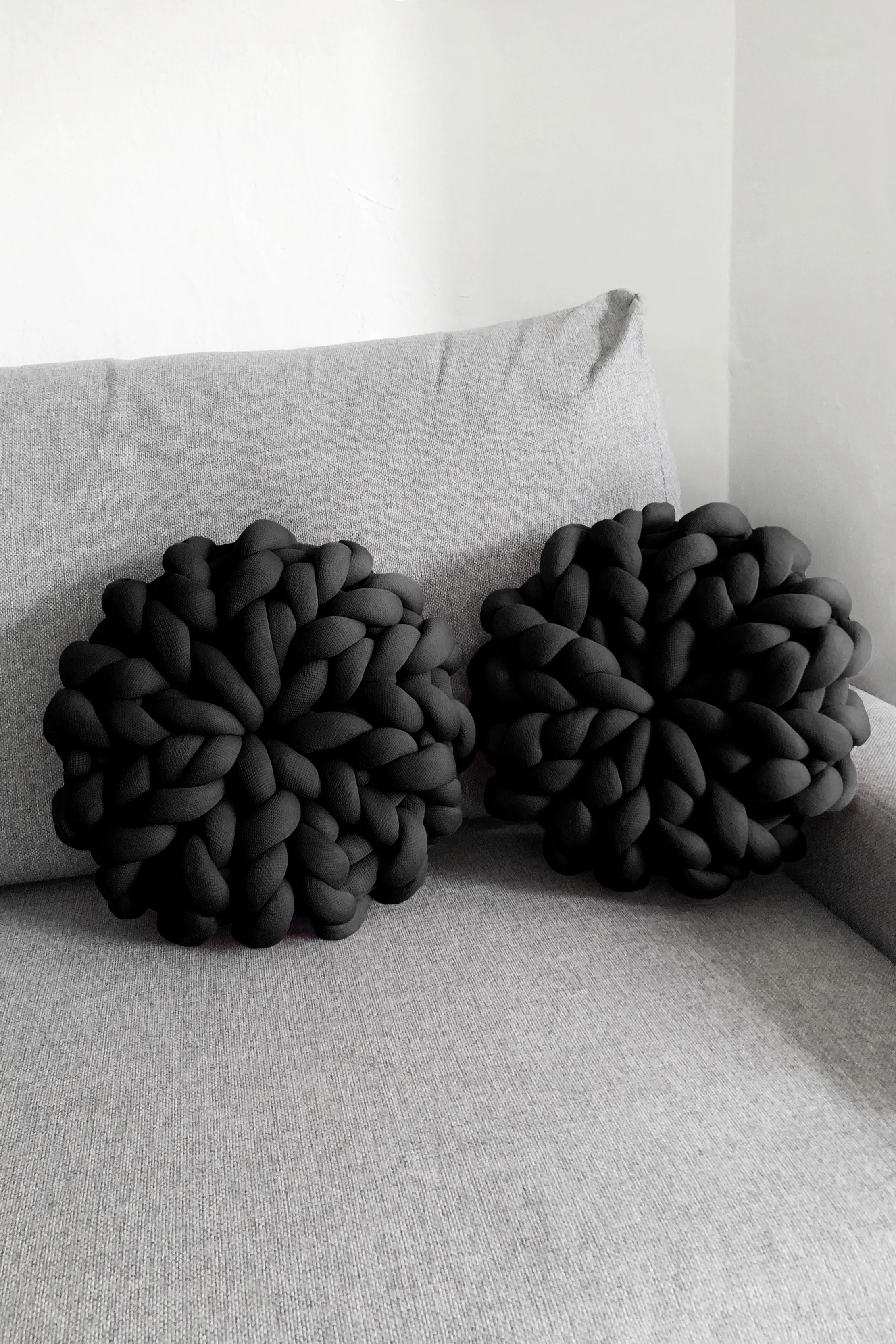 Tube yarn cushions set of 2