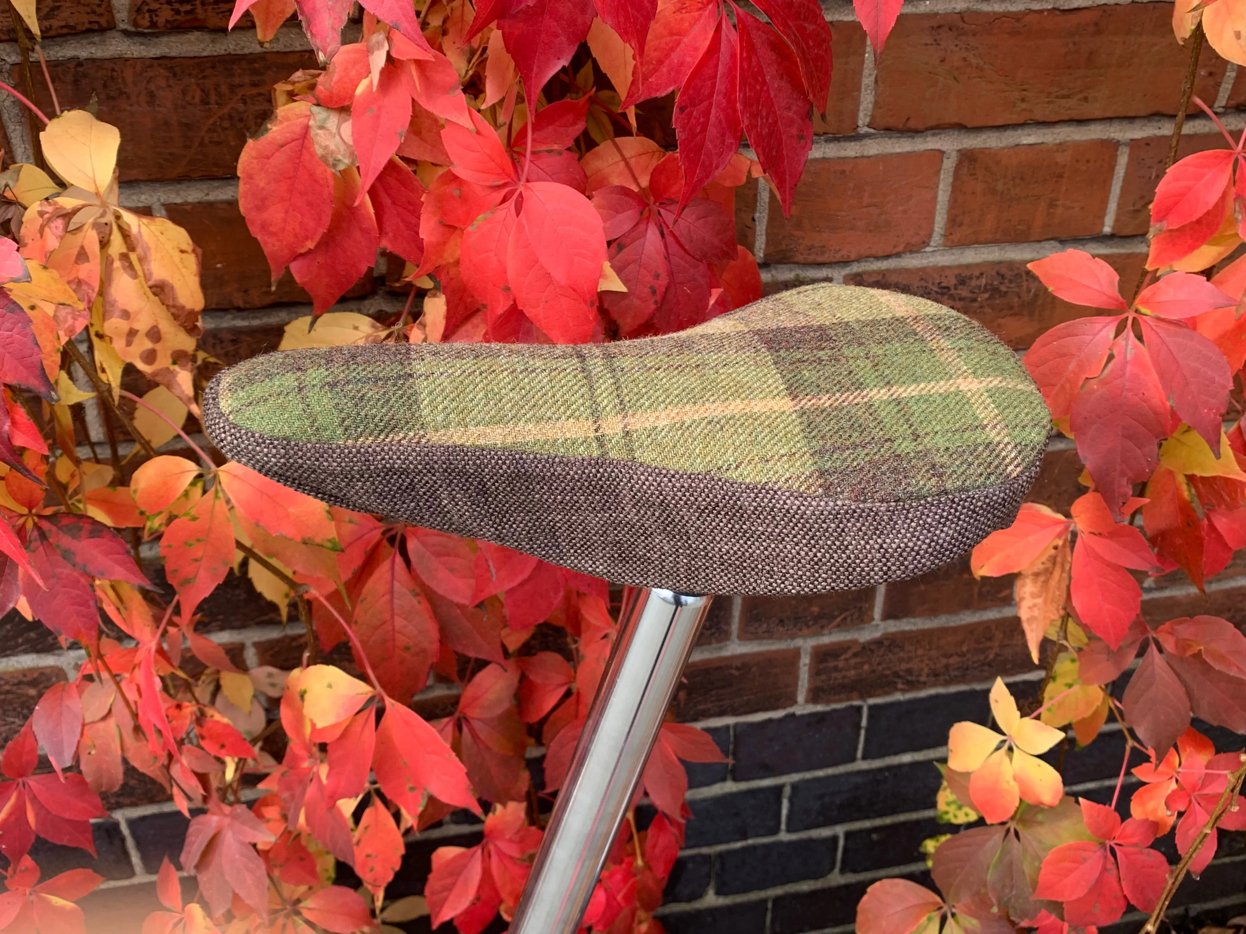 Tweed Slim Saddle Cover - Into The Wild