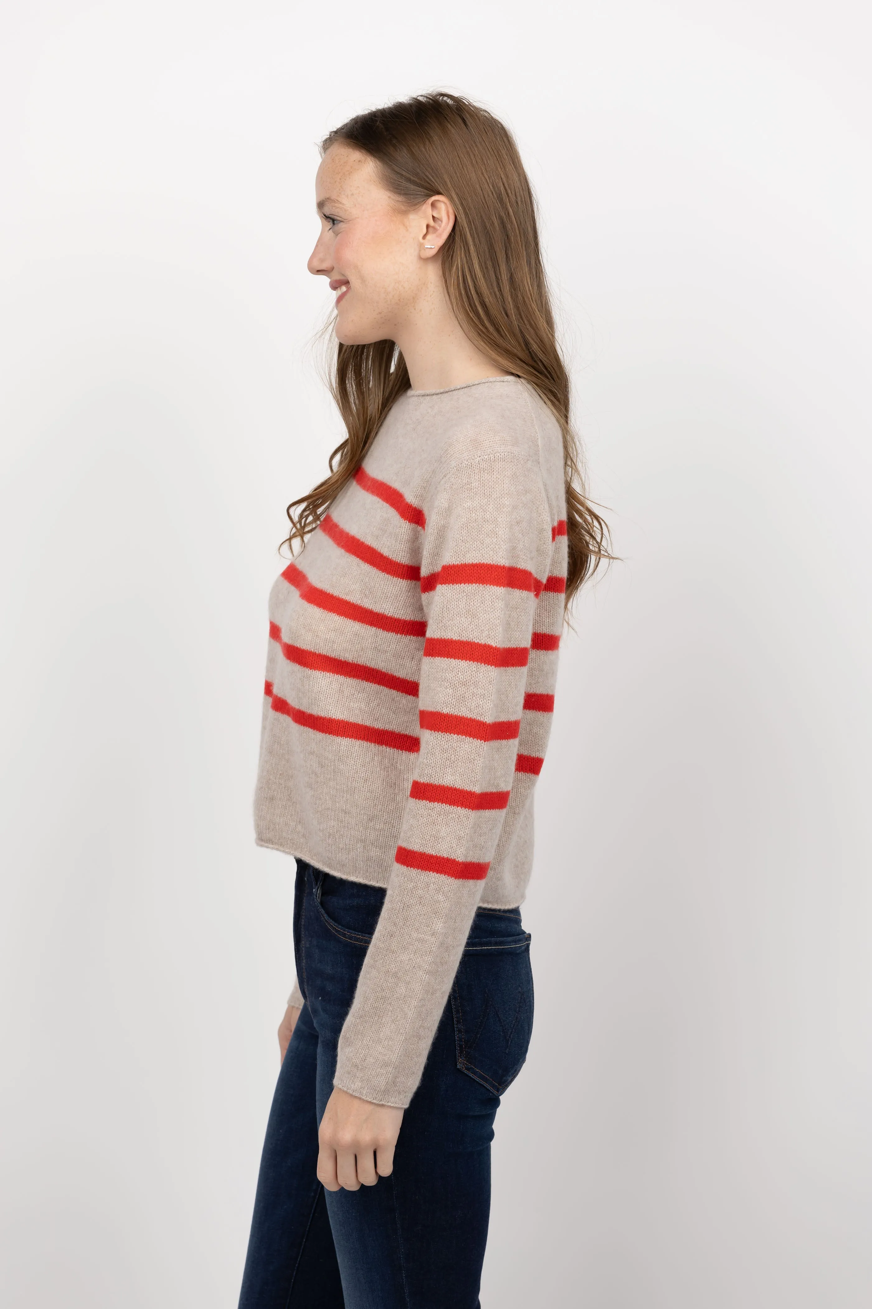 White   Warren Cashmere Featherweight Roll Trim Crew Sweater in Sandwisp/Scarlet